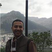 Laureato alla Facoltà di Lettere, offre lezioni di arabo e inglese